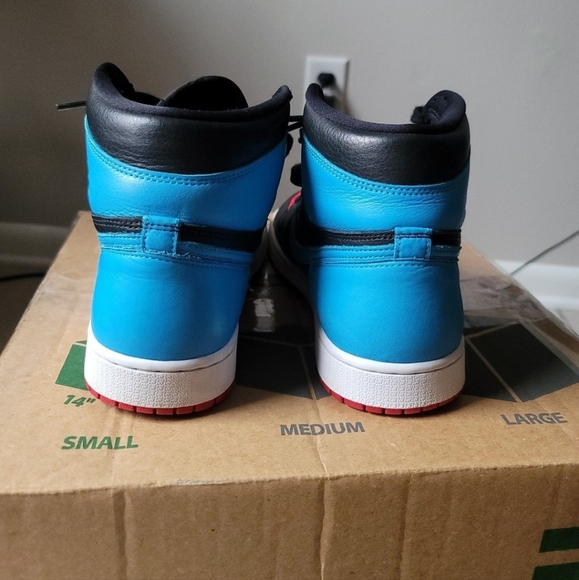 Air Jordan 1s - Picture 5 of 8